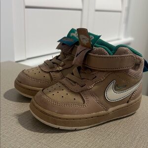 Nike Infant Court Borough, Tan/green/blue